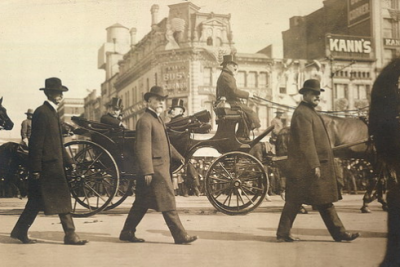 theodore-roosevelt-in-carriage-on-pennsylvania-avenue-on-way-to-capitol-march-4-1905