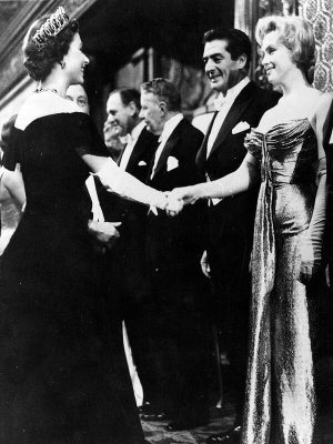 marilyn-monroe-and-queen-elizabeth-both-30-at-the-time-meet-at-a-movie-premiere-in-london-october-1956