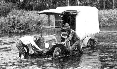 สัปดาห์นี้ในอดีต : 24-30 พฤษภาคม-รถยนต์ของฟอร์ดรุ่น โมเดล ที. ซึ่งเป็นรถยนต์รุ่นแรกของฟอร์ดที่ผลิตในแบบสายพานการผลิตเชิงอุตสาหกรรมได้ยุติการผลิตลงเมื่อวันที่ 27 พฤษภาคม ปี ค.ศ. 1927